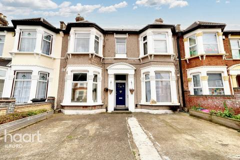 40b Wellwood Road, Ilford, IG3 8TU