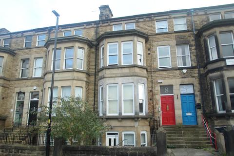 2 bedroom flat to rent, East Parade, Harrogate, North Yorkshire, UK, HG1