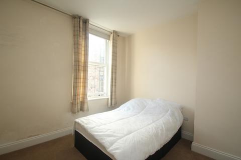2 bedroom flat to rent, East Parade, Harrogate, North Yorkshire, UK, HG1