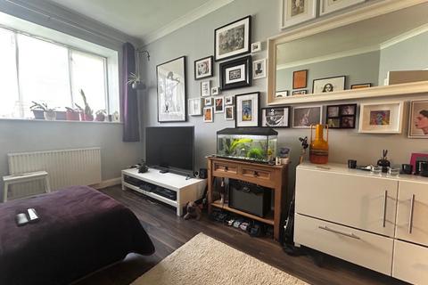 1 bedroom flat to rent, 1a Woodcote Road, Wallington
