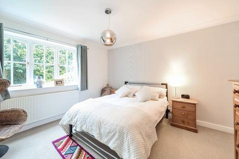 2 bedroom flat for sale, Stonefield, Thorner Lane, Scarcroft, Leeds, UK, LS14