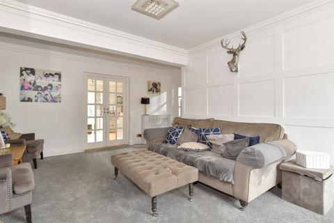 1 Fairview, Fawkham, Longfield, DA3 8NR