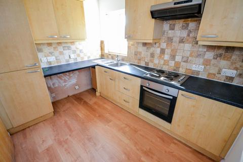 2 bedroom flat to rent, Central Road, Stanford-Le-Hope, SS17