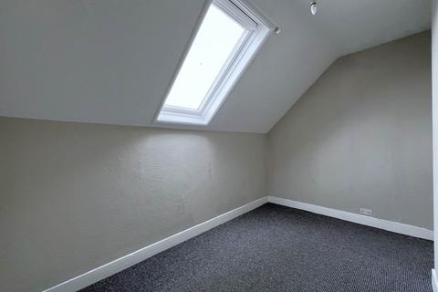 2 bedroom flat to rent, Dallow Road, Luton LU1