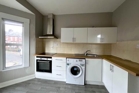 2 bedroom flat to rent, Dallow Road, Luton LU1