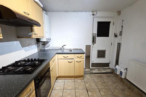 Property to rent, Queens Road, London, SE15