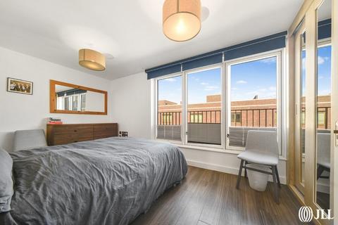 3 bedroom apartment to rent, Peloton Avenue London E20