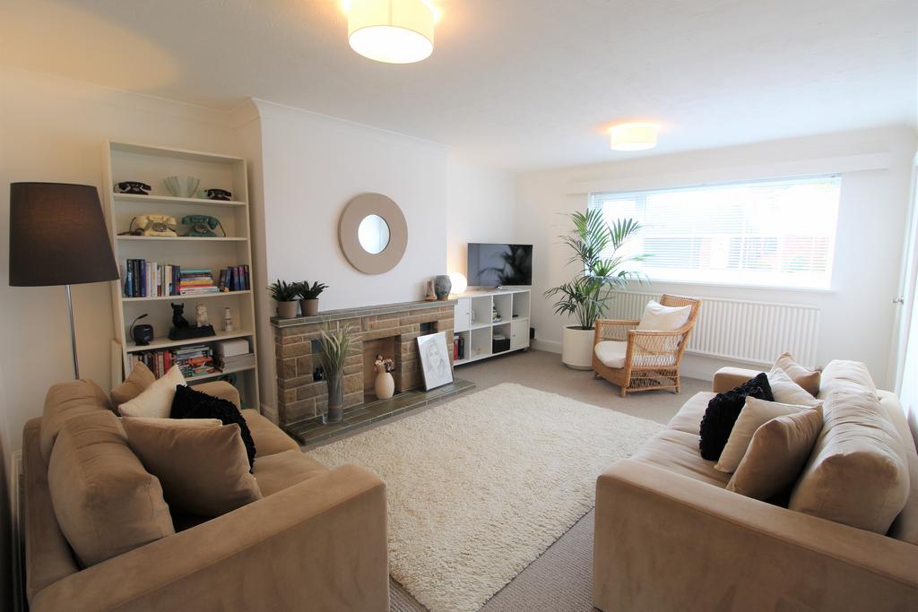 Hollow Oak Lane, Delamere Park, Cuddington, Cuddington 2 bed mews for