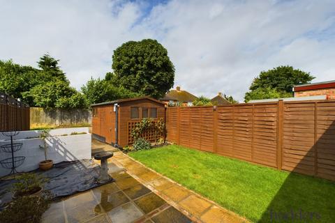 30 Bramley Close, Chertsey, KT16 8HJ