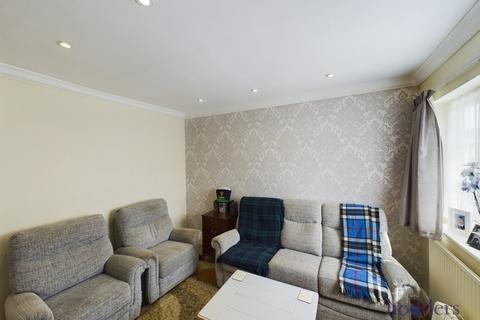 30 Bramley Close, Chertsey, KT16 8HJ