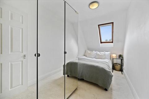Flat 5, 37 Hamilton Road, London, W5 2EE