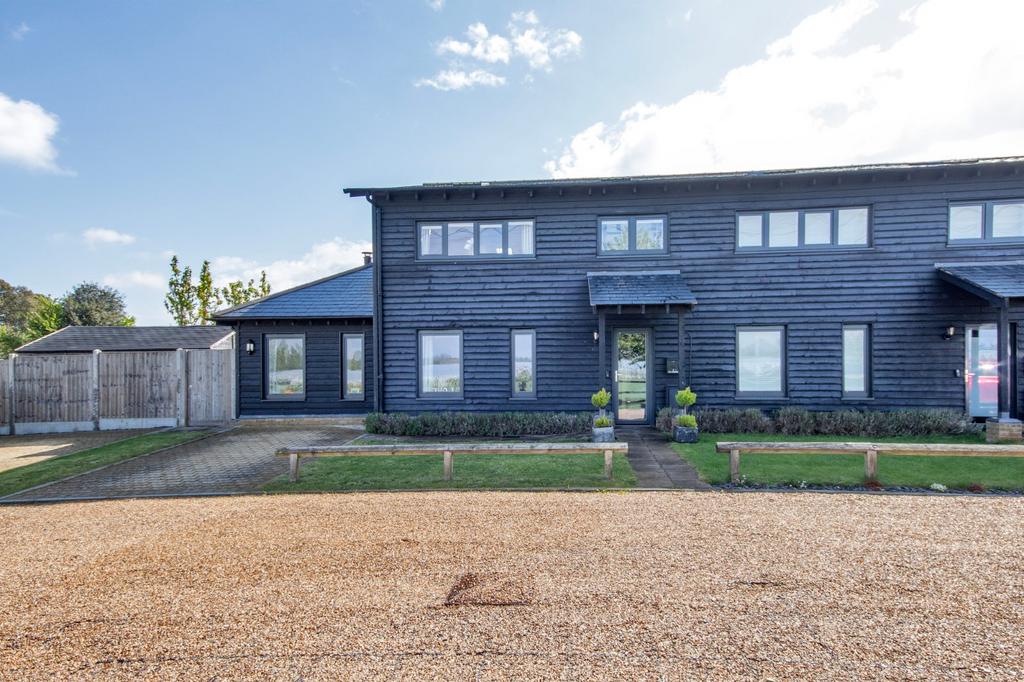 Northfleet Green, Gravesend, Kent, DA13 4 bed end of terrace house for