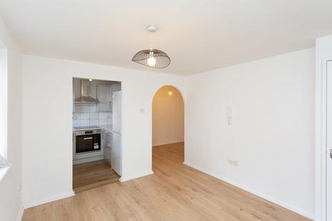 Studio to rent, Southwold Road, Watford, Hertfordshire, WD24