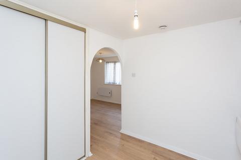 Studio to rent, Southwold Road, Watford, Hertfordshire, WD24