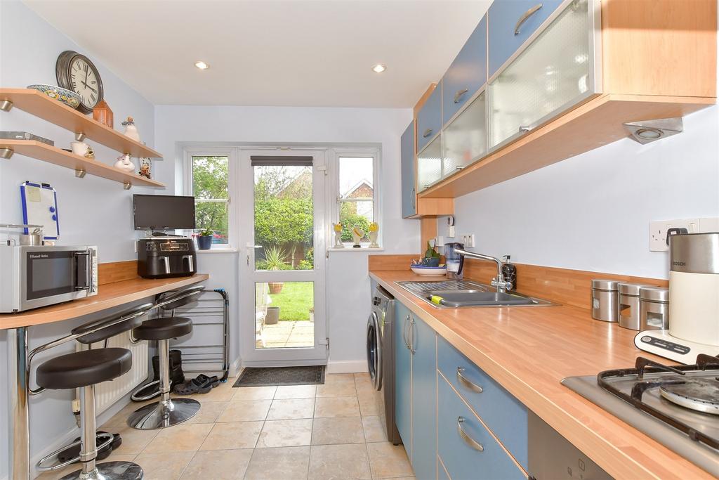 Lower Road, Faversham, Kent 3 bed detached house for sale £400,000
