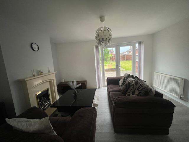 Living room image 3