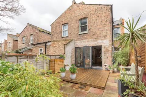 3 bedroom end of terrace house for sale, William Street, Leyton, London, E10