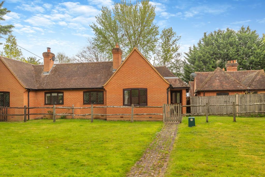 Broad Oak, Odiham, Hook, Hampshire 2 bed bungalow for sale £395,000