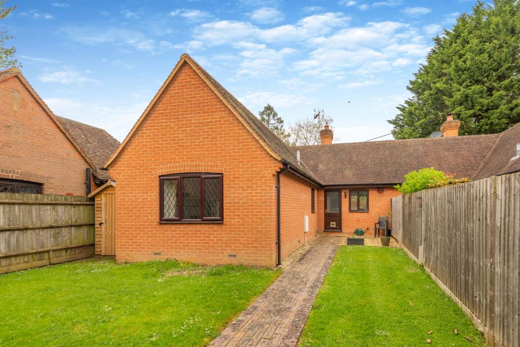 Broad Oak, Odiham, Hook, Hampshire 2 bed bungalow for sale £395,000