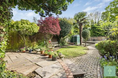 5 bedroom semi-detached house for sale, Orpington Road, N21