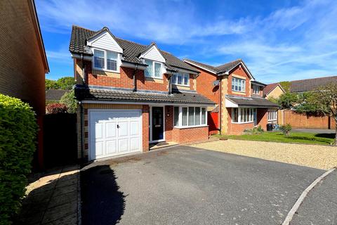 4 bedroom detached house for sale, Forest Oak Drive, New Milton, Hampshire. BH25 5NT