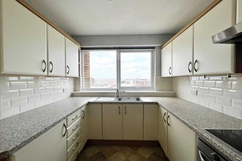 2 bedroom apartment to rent, Leigh on Sea SS9