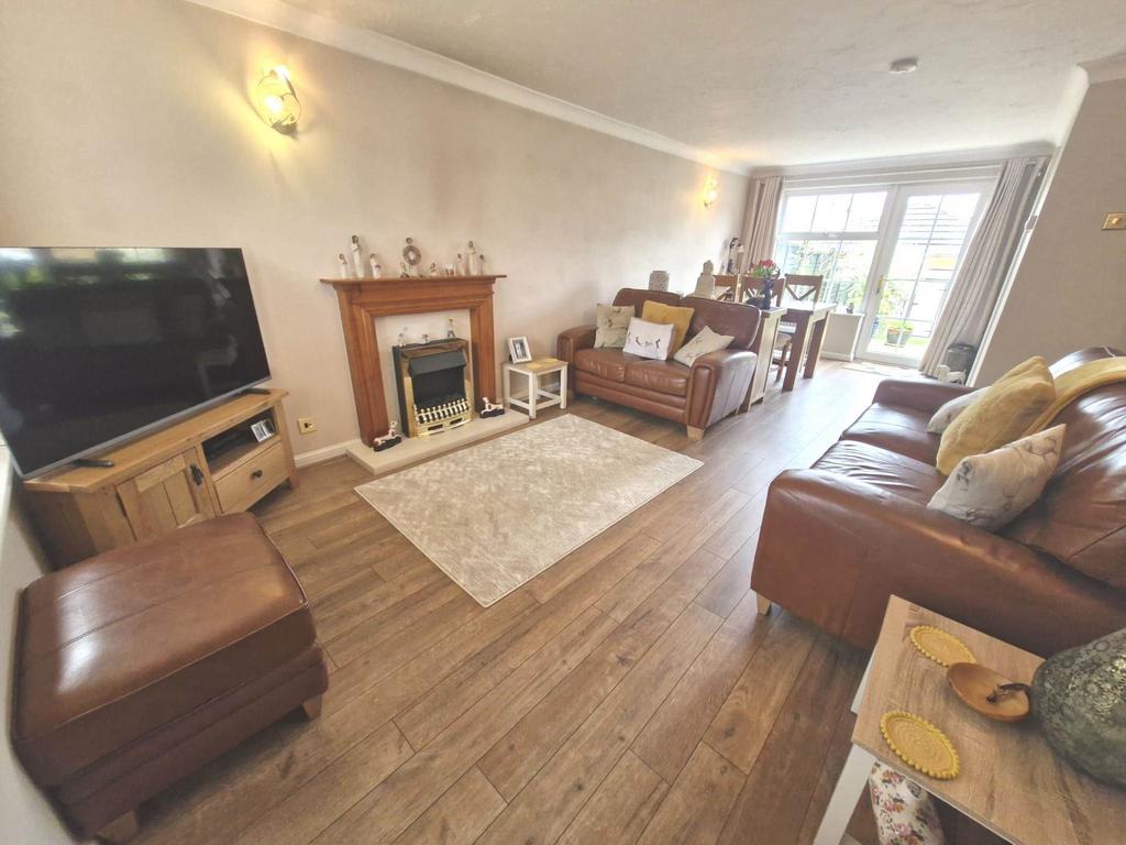 Whitehaven, Luton LU3 3 bed terraced house £340,000