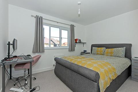 3 bedroom semi-detached house to rent, Haffenden Avenue, Sittingbourne, Kent, ME10