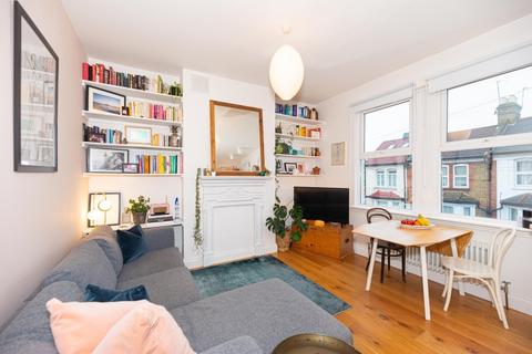 2 bedroom maisonette to rent, Finborough Road London SW17