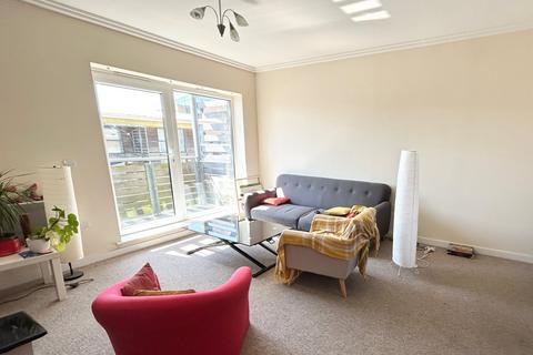 3 bedroom flat to rent, Sheffield Court, 22 Kingscote Way BN1