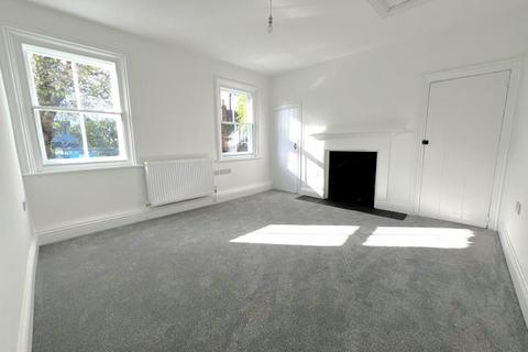 3 bedroom apartment to rent, High Street, Guildford GU23