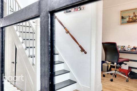 29 Dunster Close, Romford, RM5 3AU