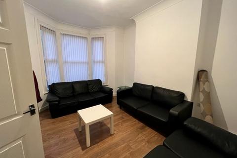 4 bedroom house to rent, Delph Mount, Leeds LS6