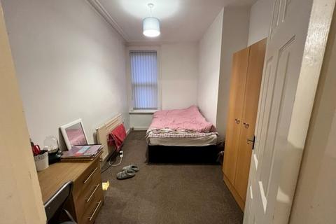 4 bedroom house to rent, Delph Mount, Leeds LS6