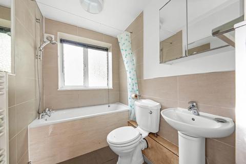 2 bedroom apartment to rent, Knapdale Close, Forest Hill, London, SE23