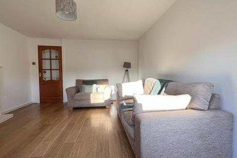 3 bedroom flat to rent, Murroes Road, Glasgow G51