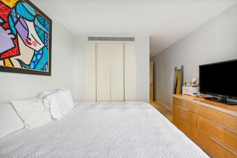 3 bedroom flat for sale, Riverside Quarter, SW18