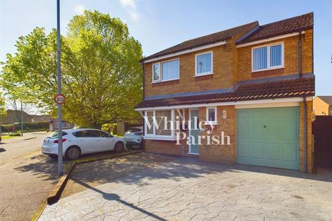 4 bedroom detached house for sale, Suffield Close, Long Stratton