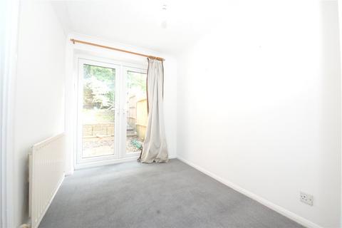 3 bedroom terraced house to rent, Millbrook Close, Maidstone, ME15