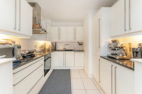 2 bedroom flat for sale, Cascades Tower, Canary Wharf E14