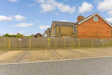 3 bedroom townhouse for sale, Lydd Road, New Romney, Kent
