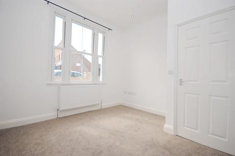 2 bedroom flat to rent, Buchan Road London SE15