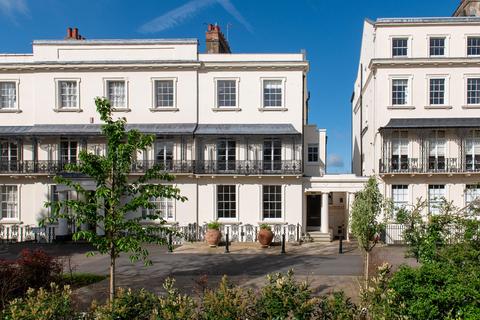 4 bedroom terraced house for sale, Clarendon Square, Leamington Spa, Warwickshire, CV32