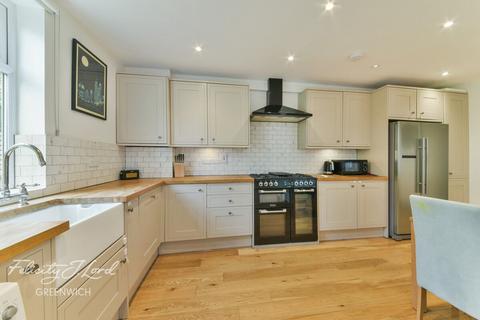 6 Woodlands Park Road, London, SE10 9XD