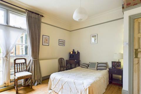 2 bedroom flat for sale, Navarino Road, Worthing BN11 2NF