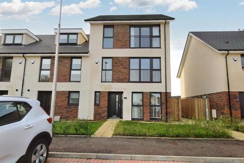 4 bedroom terraced house for sale, Teucheen Circle, Gilchrist Gardens, Erskine, PA8