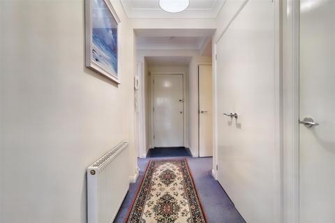 27 Ballagan Place, Milngavie, Glasgow, G62 7RQ