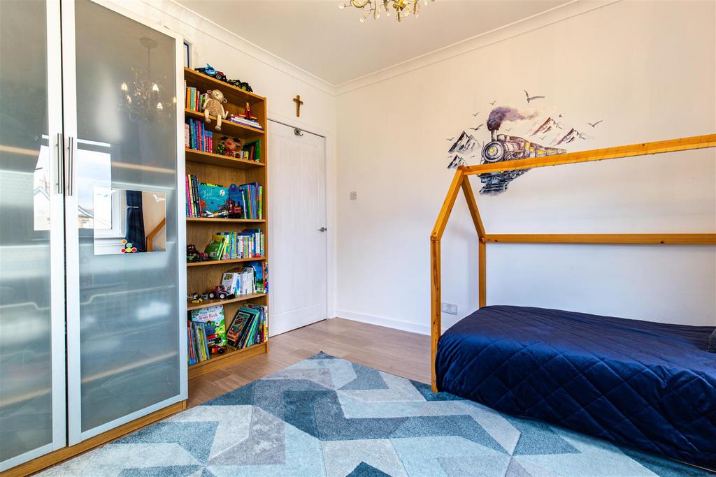 28-16 Glebe Street 2