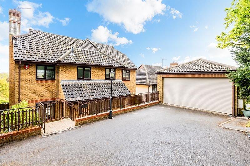 Westhall Road, Warlingham CR6 4 bed detached house for sale £895,000