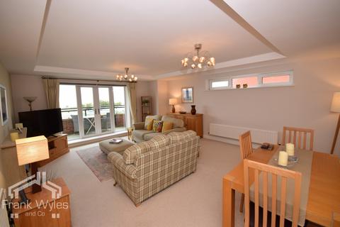 2 bedroom apartment for sale, Windward House, 73 South Promenade, Lytham St Annes, FY8 1LZ